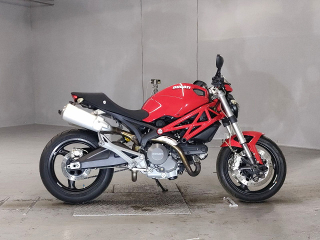 DUCATI MONSTER 696 PLUS